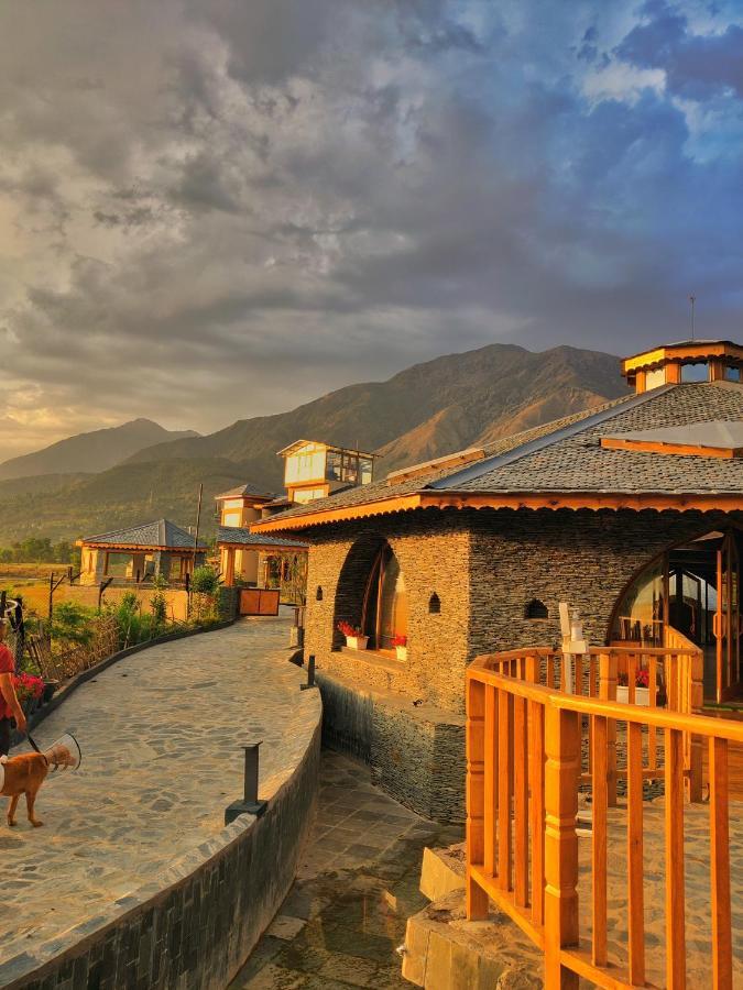 Osho Himalayas Wellness Resort Kangra Eksteriør billede